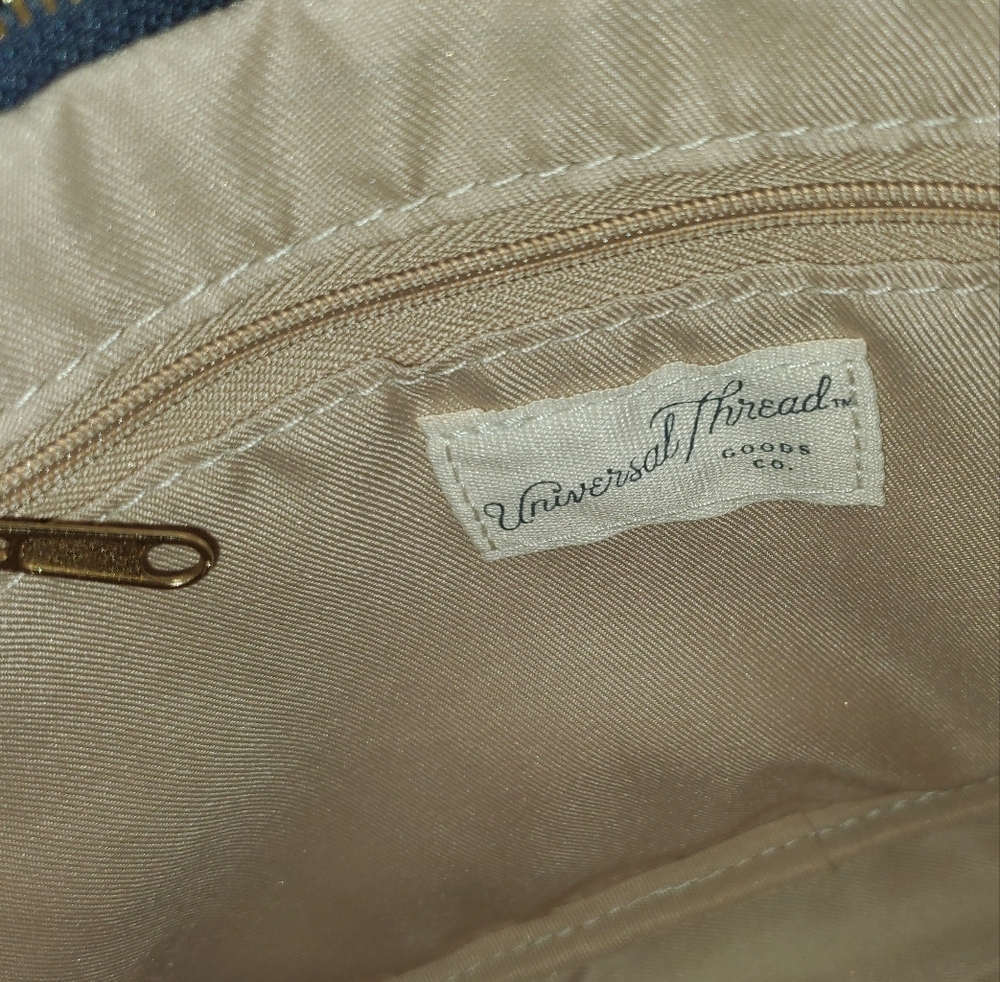 Universal Thread Striped Zip Pouch - Picture 7 of 8